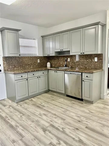 $2,350 | 1300 Lincoln Road, Unit D704, Miami Beach, FL 33139