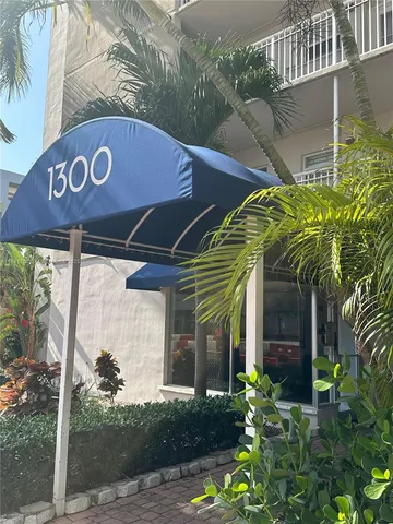 $2,350 | 1300 Lincoln Road, Unit D704, Miami Beach, FL 33139