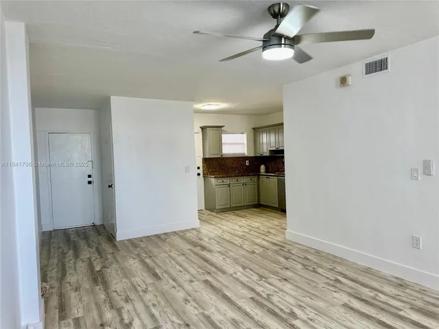 $2,350 | 1300 Lincoln Road, Unit D704, Miami Beach, FL 33139