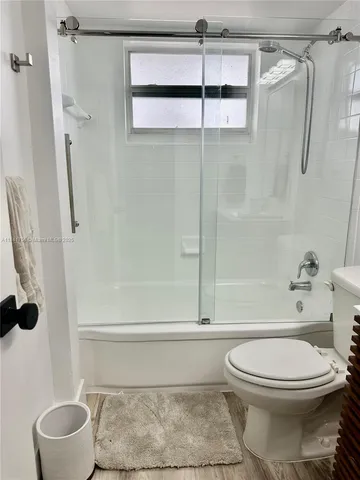 $2,350 | 1300 Lincoln Road, Unit D704, Miami Beach, FL 33139