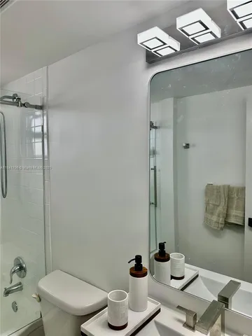 $2,350 | 1300 Lincoln Road, Unit D704, Miami Beach, FL 33139