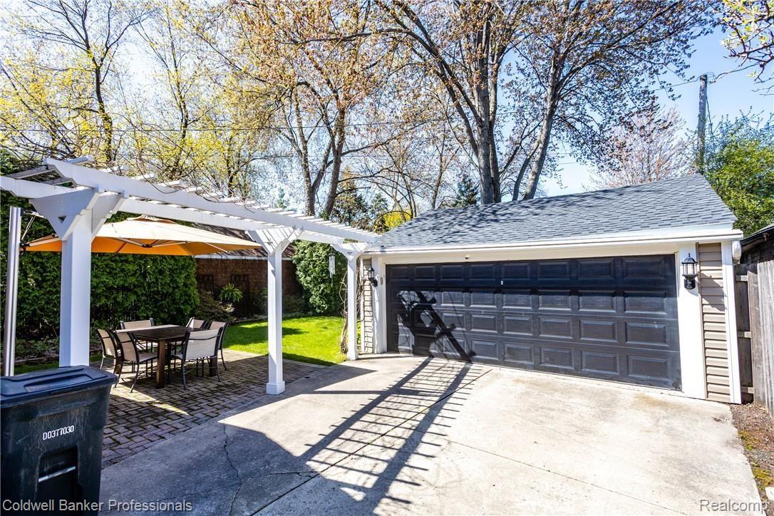 947 Washington Road Grosse Pointe, MI 48230 - Photo 3 of 36 947 Washington L013.jpg