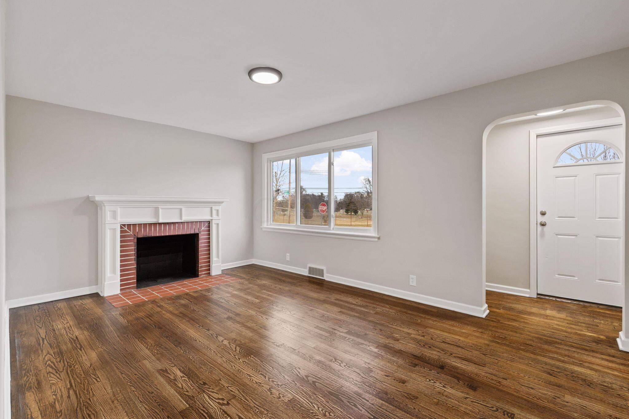 1163 Brown Road Columbus, OH 43223 - Photo 8 of 31 11-web-or-mls-2024-1-4 1163 Brown Rd 015
