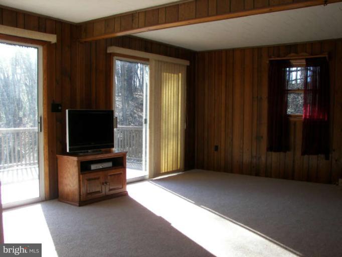 300 Allemong Road Berkeley Springs, WV 25411 - Photo 11 of 20 Living Room