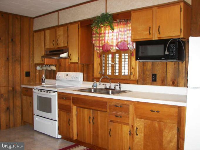 300 Allemong Road Berkeley Springs, WV 25411 - Photo 13 of 20 Kitchen