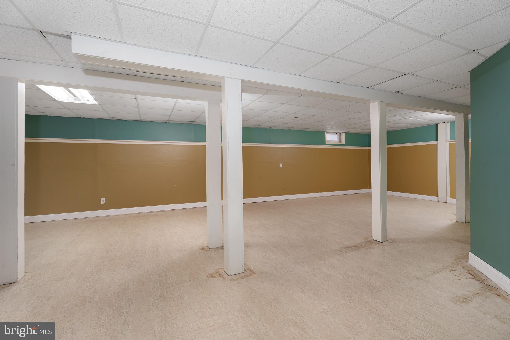 19 Rider Terrace Princeton, NJ 08540 - Photo 27 of 28 an empty room with sliding door