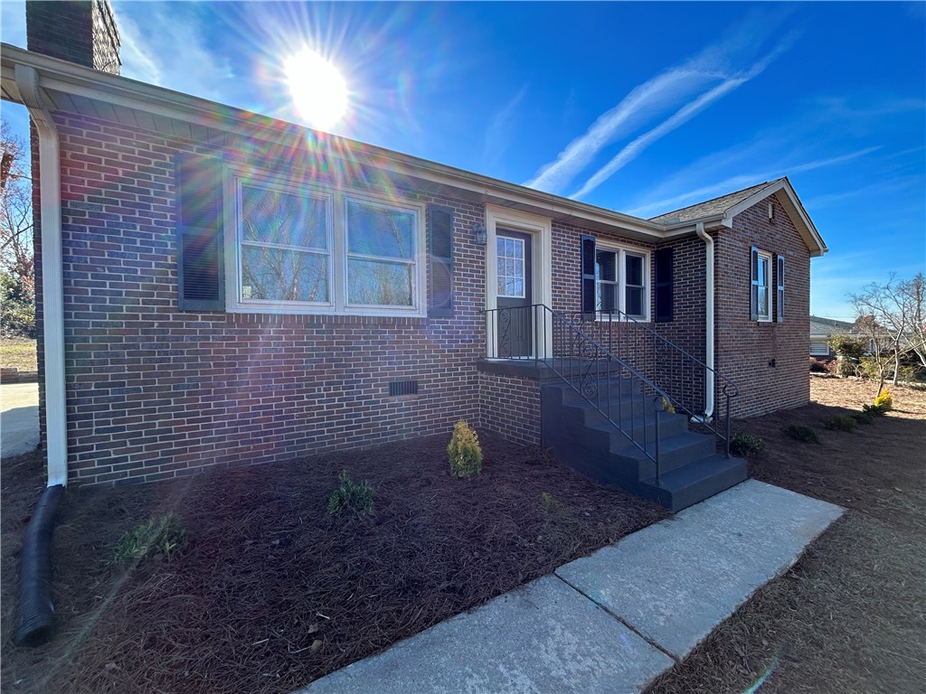 301 West Quincy Road Seneca, SC 29678 - Photo 8 of 27 Gallery Image 8