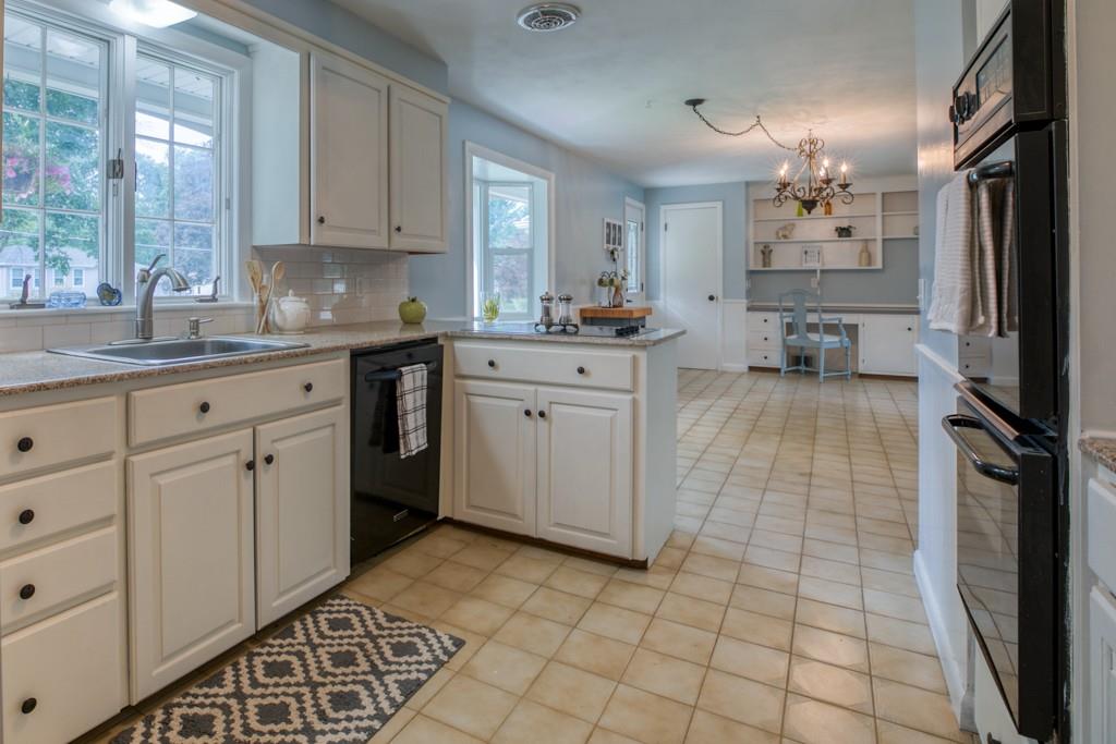 52 Captain Road Longmeadow, MA 01106 - Photo 8 of 22