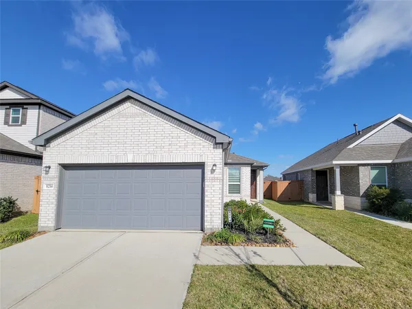 $2,400 | 8214 Leisure Pt Drive, Cypress, TX 77433