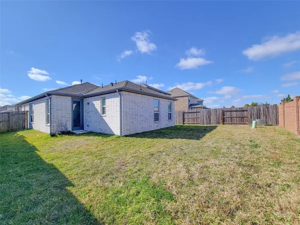 $2,400 | 8214 Leisure Pt Drive, Cypress, TX 77433