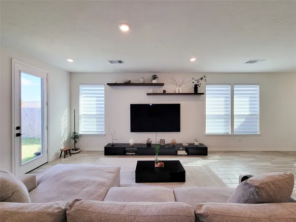 $2,400 | 8214 Leisure Pt Drive, Cypress, TX 77433