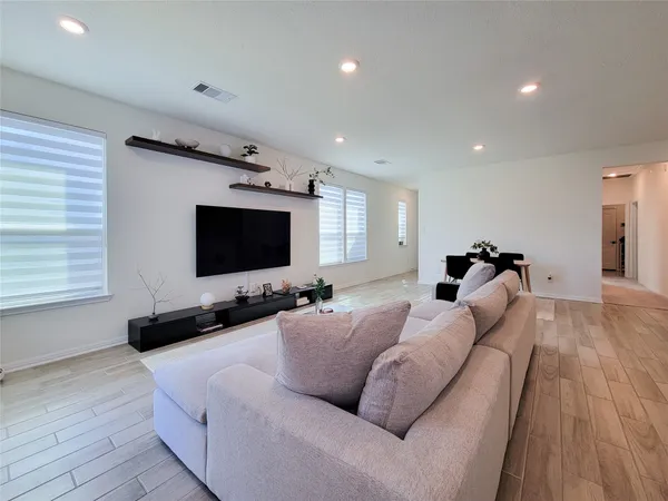 $2,400 | 8214 Leisure Pt Drive, Cypress, TX 77433