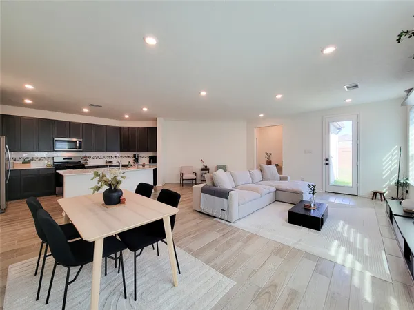 $2,400 | 8214 Leisure Pt Drive, Cypress, TX 77433