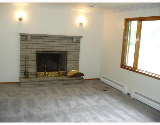 39 Vidoni Road Imperial, PA 15126 - Photo 4 of 8 Living Room.