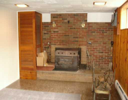 39 Vidoni Road Imperial, PA 15126 - Photo 6 of 8 Den/Family/Great Room.