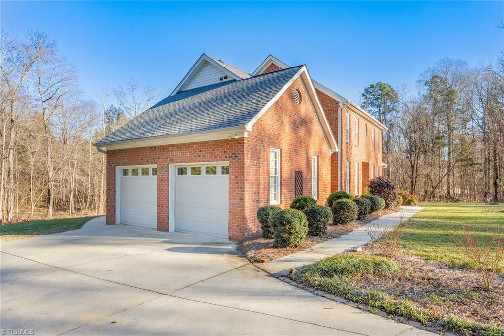1505 Meta Court High Point, NC 27265 - Photo 4 of 45