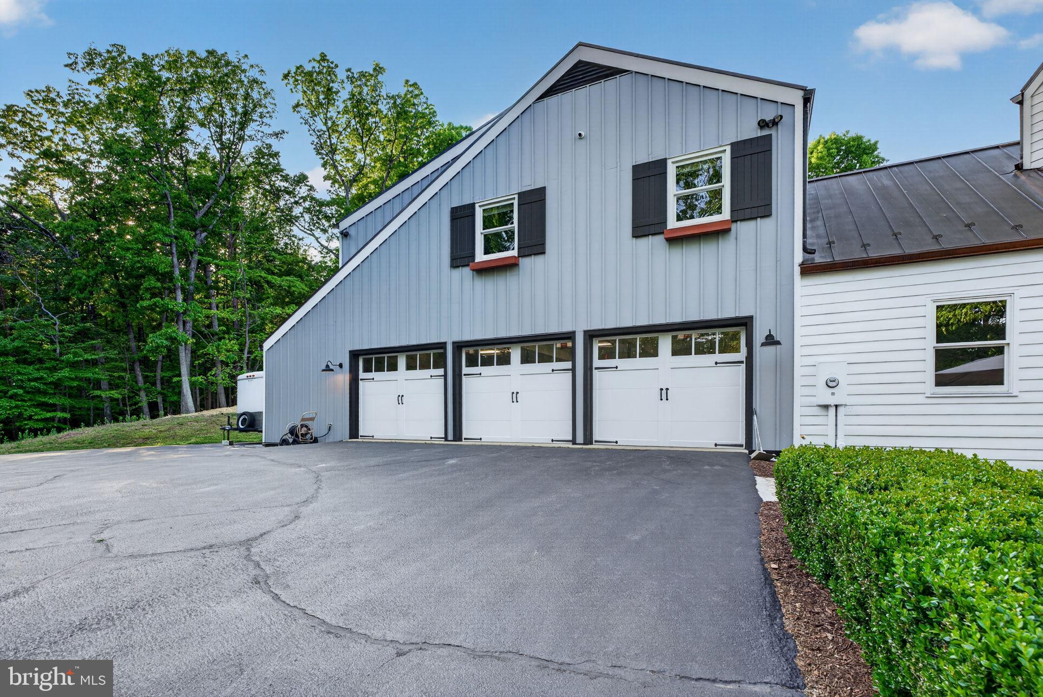 3204 Mountain Road Haymarket, VA 20169 - Photo 40 of 61 Three-car with living space
