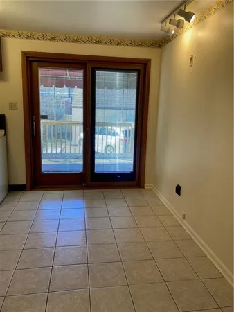 a view of an entryway of the house