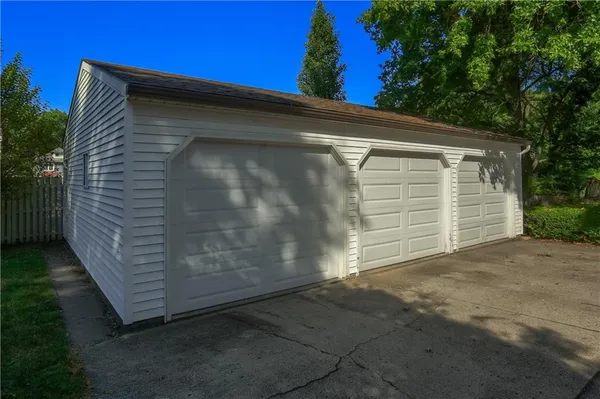 a view of a garage