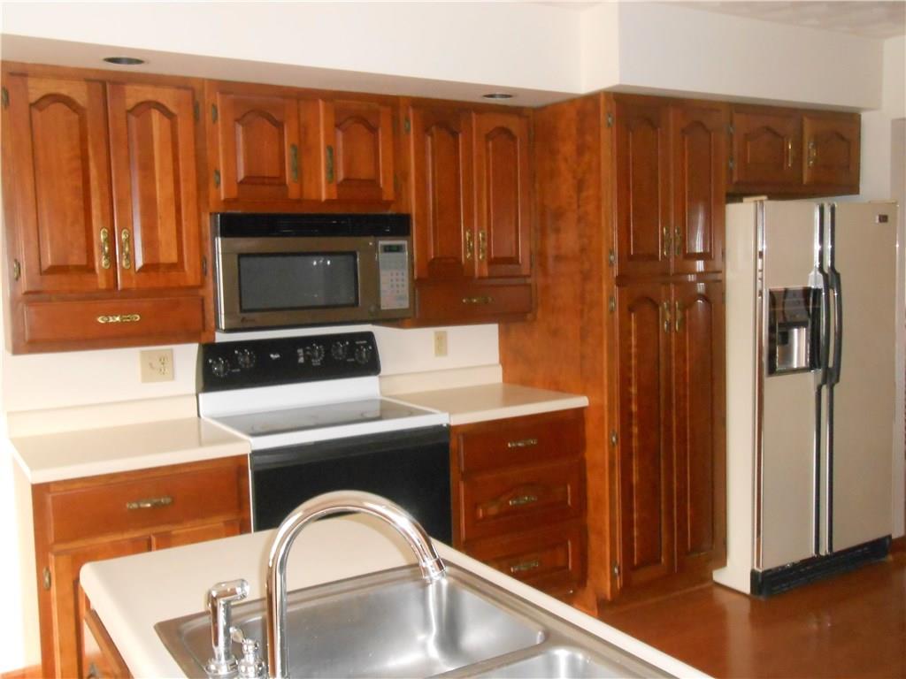 165 North Road Butler, PA 16001 - Photo 7 of 21 Complete with appliances, hardwood floors