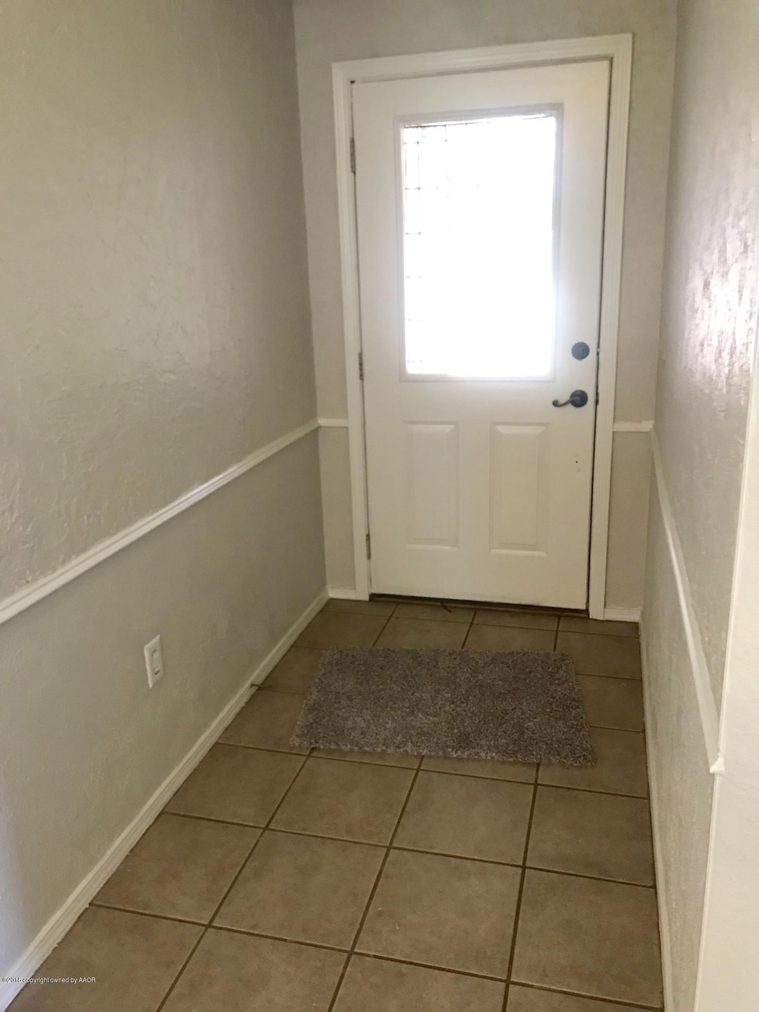 8002 Arbor Street Amarillo, TX 79110 - Photo 2 of 18 Entry