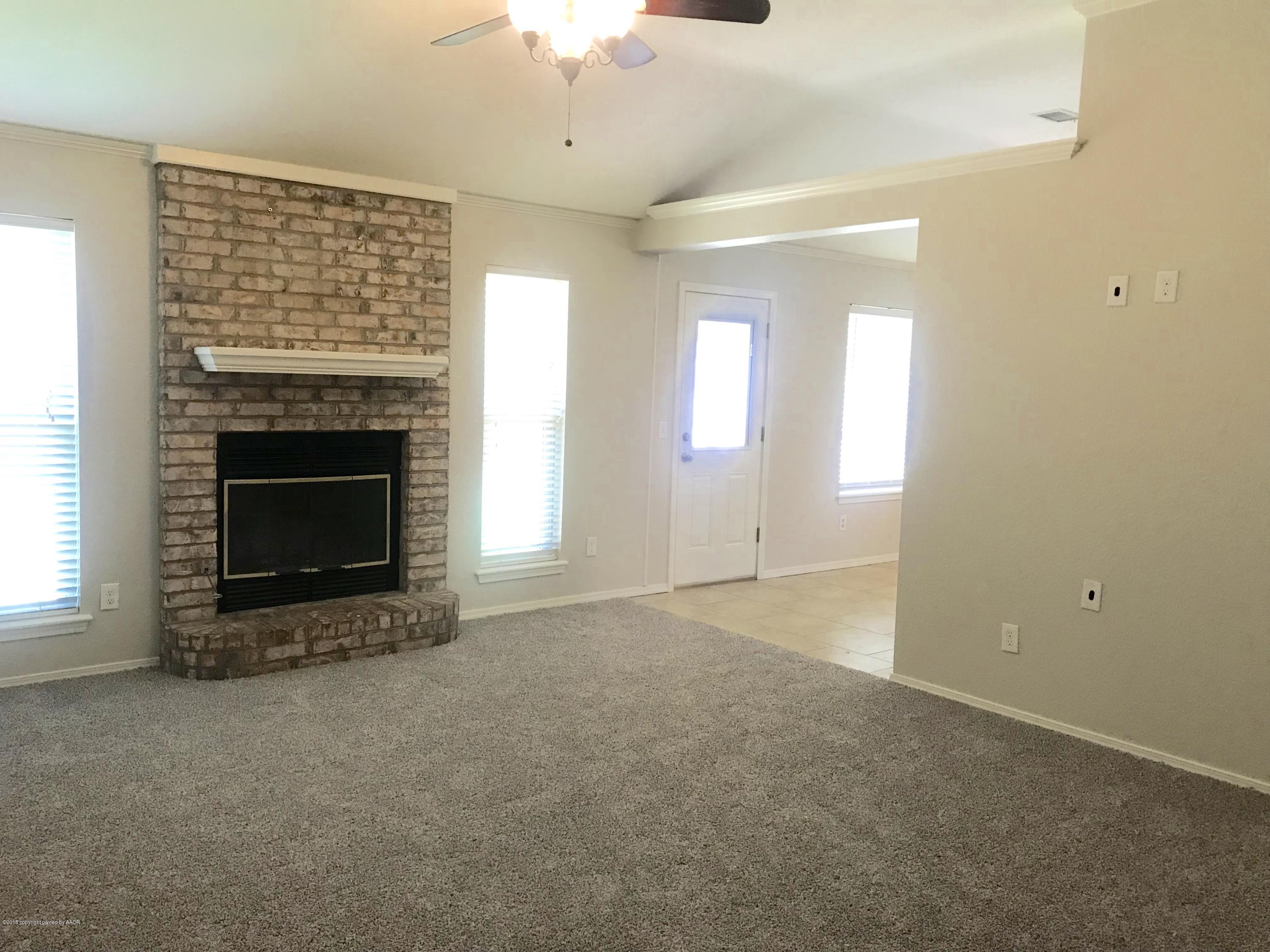 8002 Arbor Street Amarillo, TX 79110 - Photo 3 of 18 Living Room