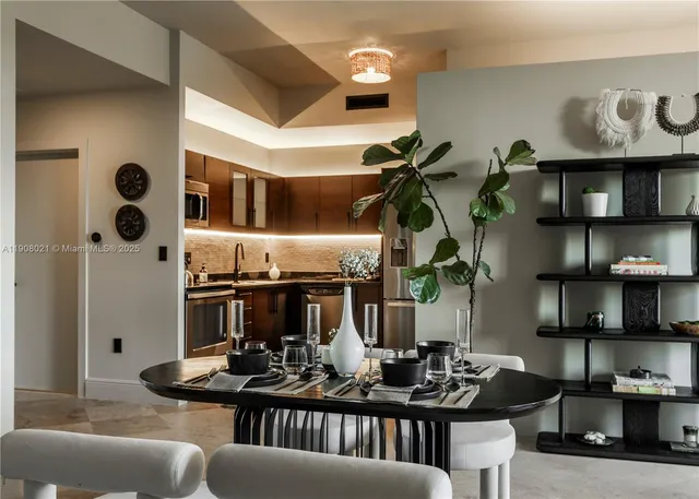 $848,000 | 3250 Grand Avenue, Unit 306, Miami, FL 33133