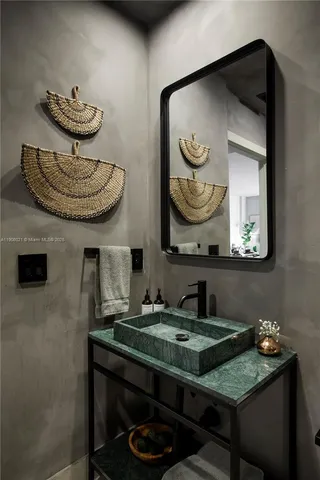 $848,000 | 3250 Grand Avenue, Unit 306, Miami, FL 33133