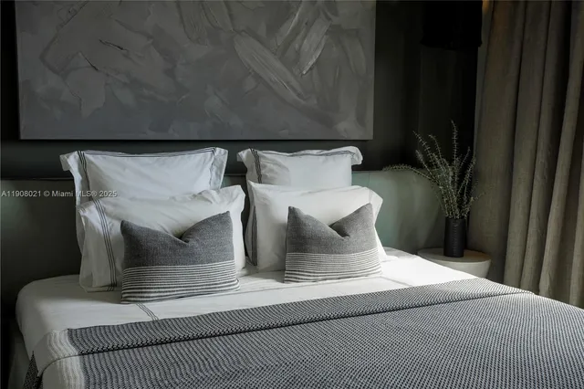 $848,000 | 3250 Grand Avenue, Unit 306, Miami, FL 33133