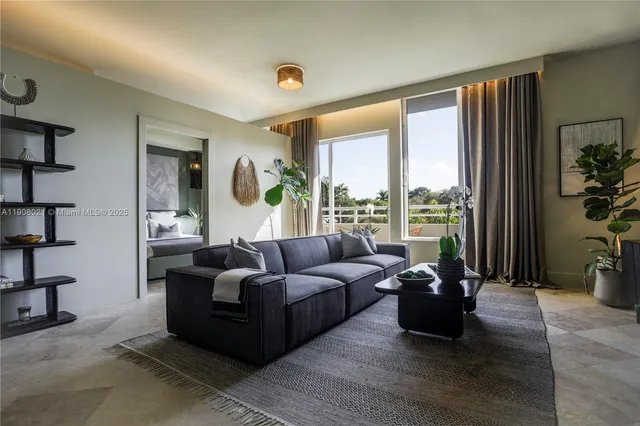 $848,000 | 3250 Grand Avenue, Unit 306, Miami, FL 33133