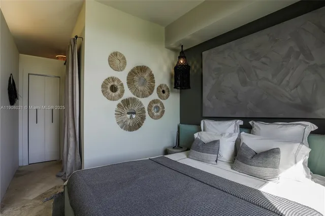 $848,000 | 3250 Grand Avenue, Unit 306, Miami, FL 33133