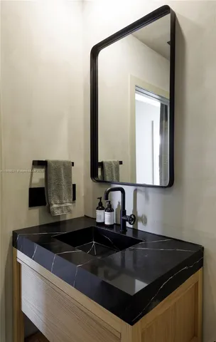 $848,000 | 3250 Grand Avenue, Unit 306, Miami, FL 33133