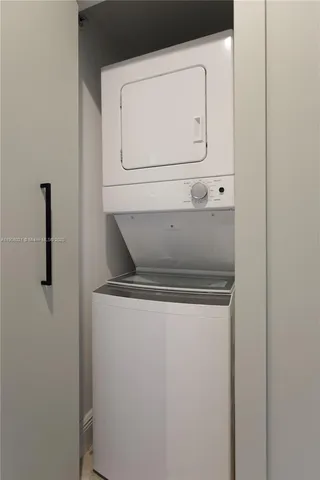 $848,000 | 3250 Grand Avenue, Unit 306, Miami, FL 33133