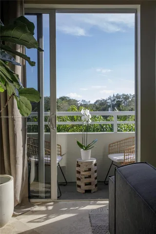 $848,000 | 3250 Grand Avenue, Unit 306, Miami, FL 33133