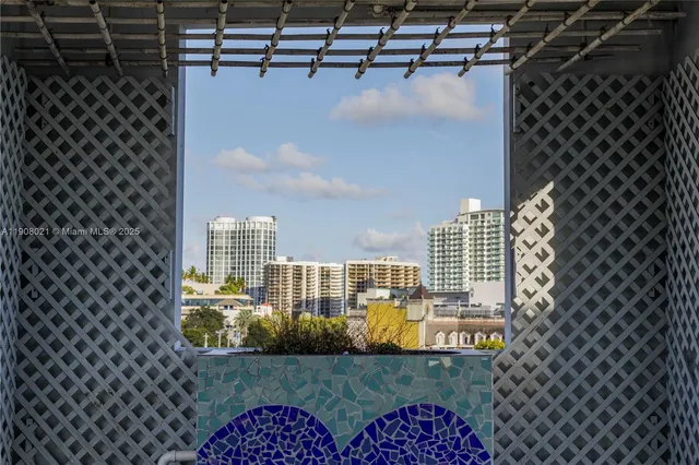 $848,000 | 3250 Grand Avenue, Unit 306, Miami, FL 33133