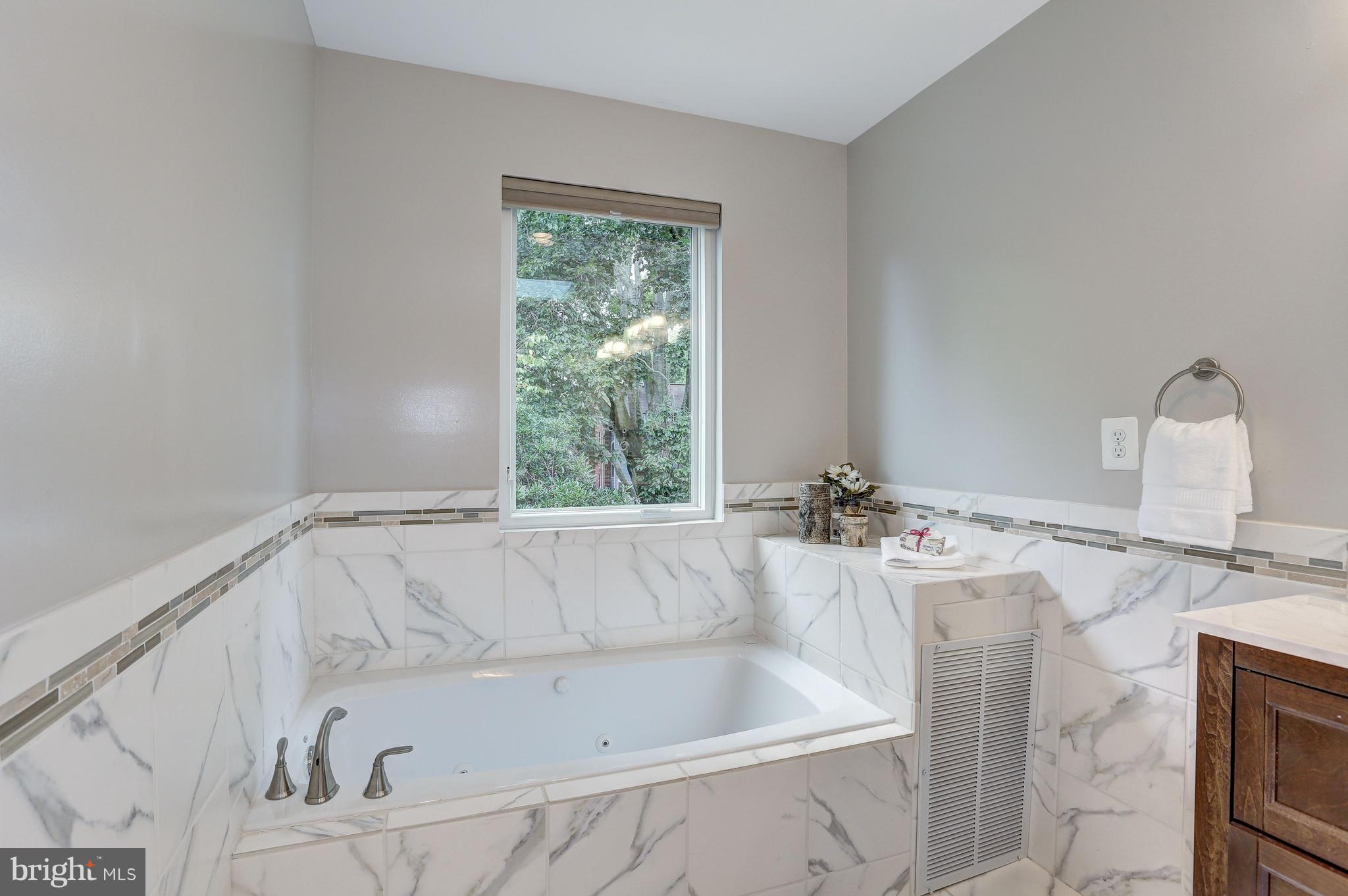 4908 River Road Bethesda, MD 20816 - Photo 14 of 26 Luxurious soaking tub with marble tile