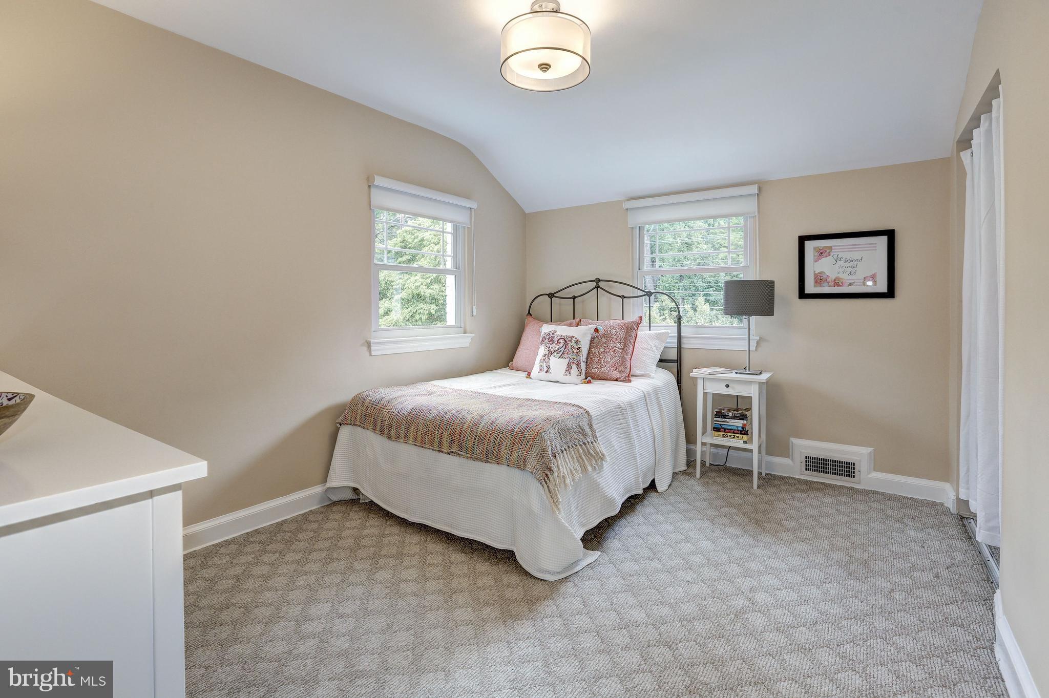 4908 River Road Bethesda, MD 20816 - Photo 15 of 26 Large second bedroom on second floor