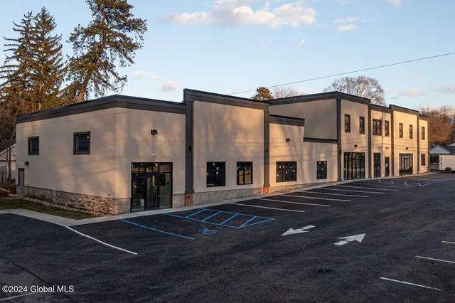 $6,000 | 1859 Western Avenue, Unit 101, Guilderland, NY 12203