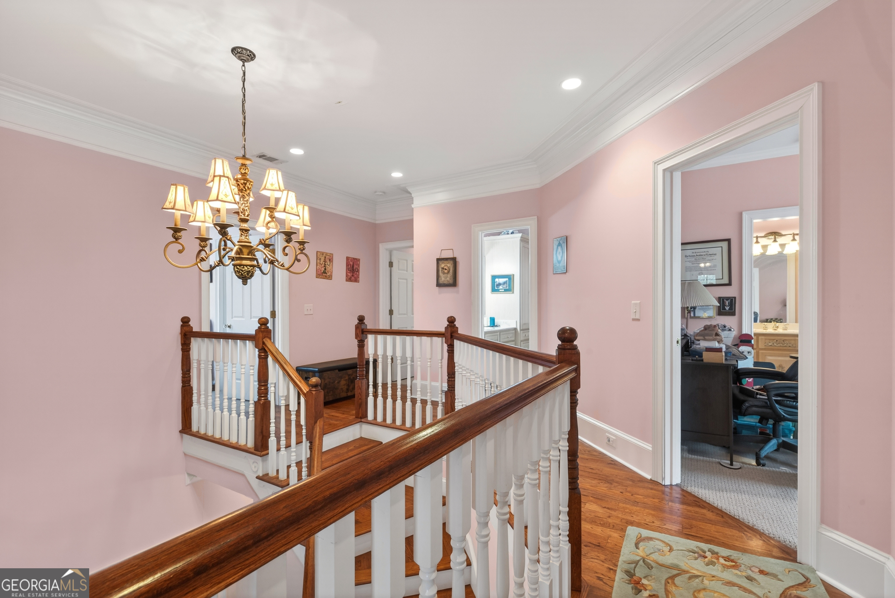 516 Hillside Road Madison, GA 30650 - Photo 12 of 27 a view of a hallway view with staircase