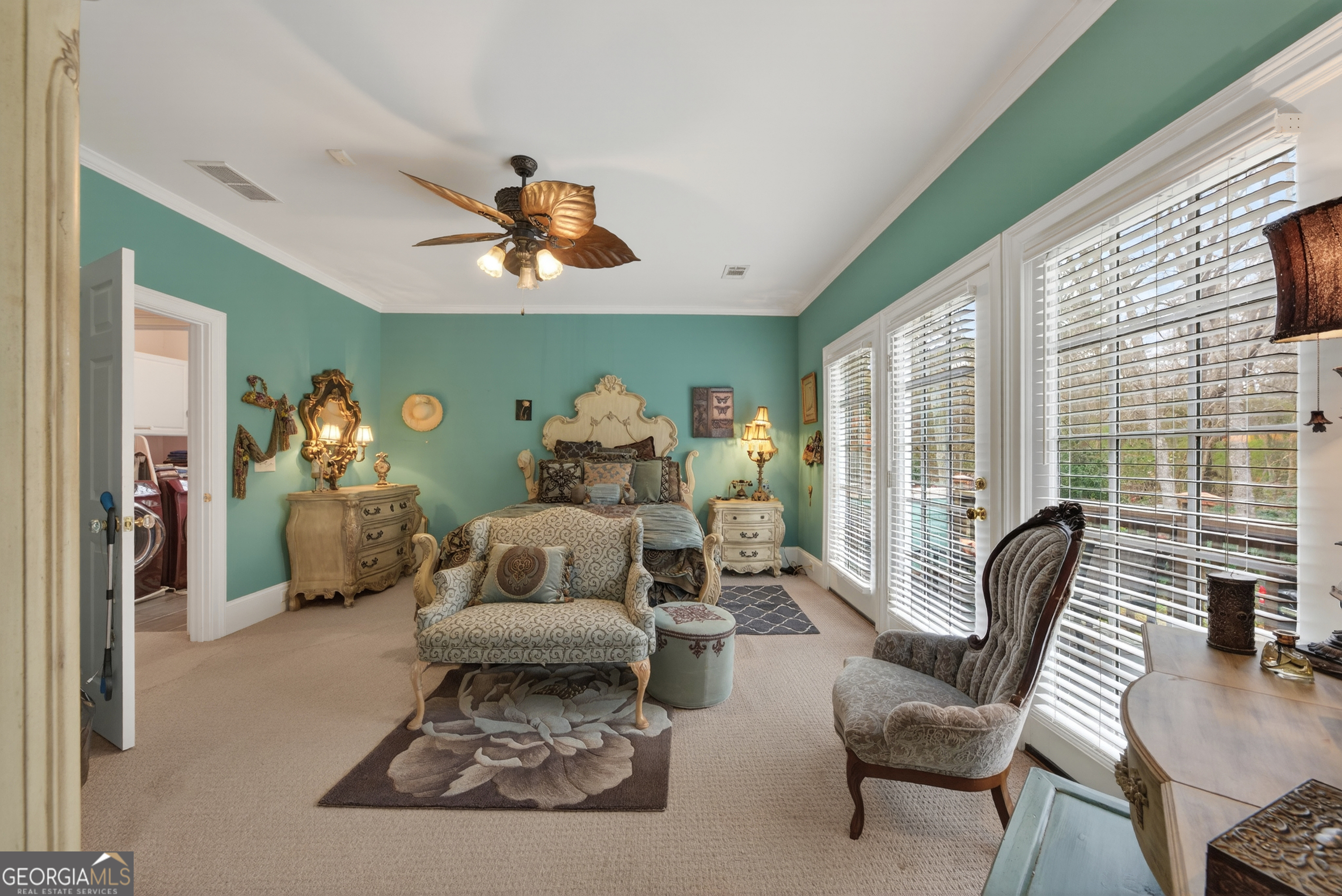 516 Hillside Road Madison, GA 30650 - Photo 18 of 27 a living room with furniture
