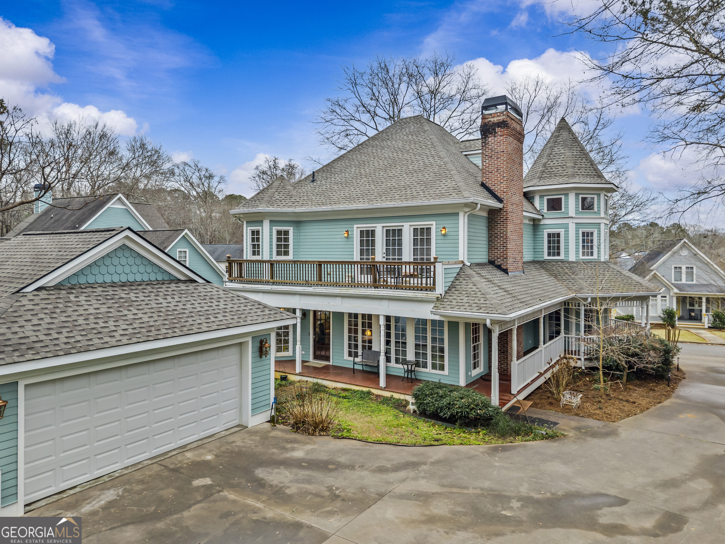 516 Hillside Road Madison, GA 30650 - Photo 2 of 27 a front view of a house with a yard