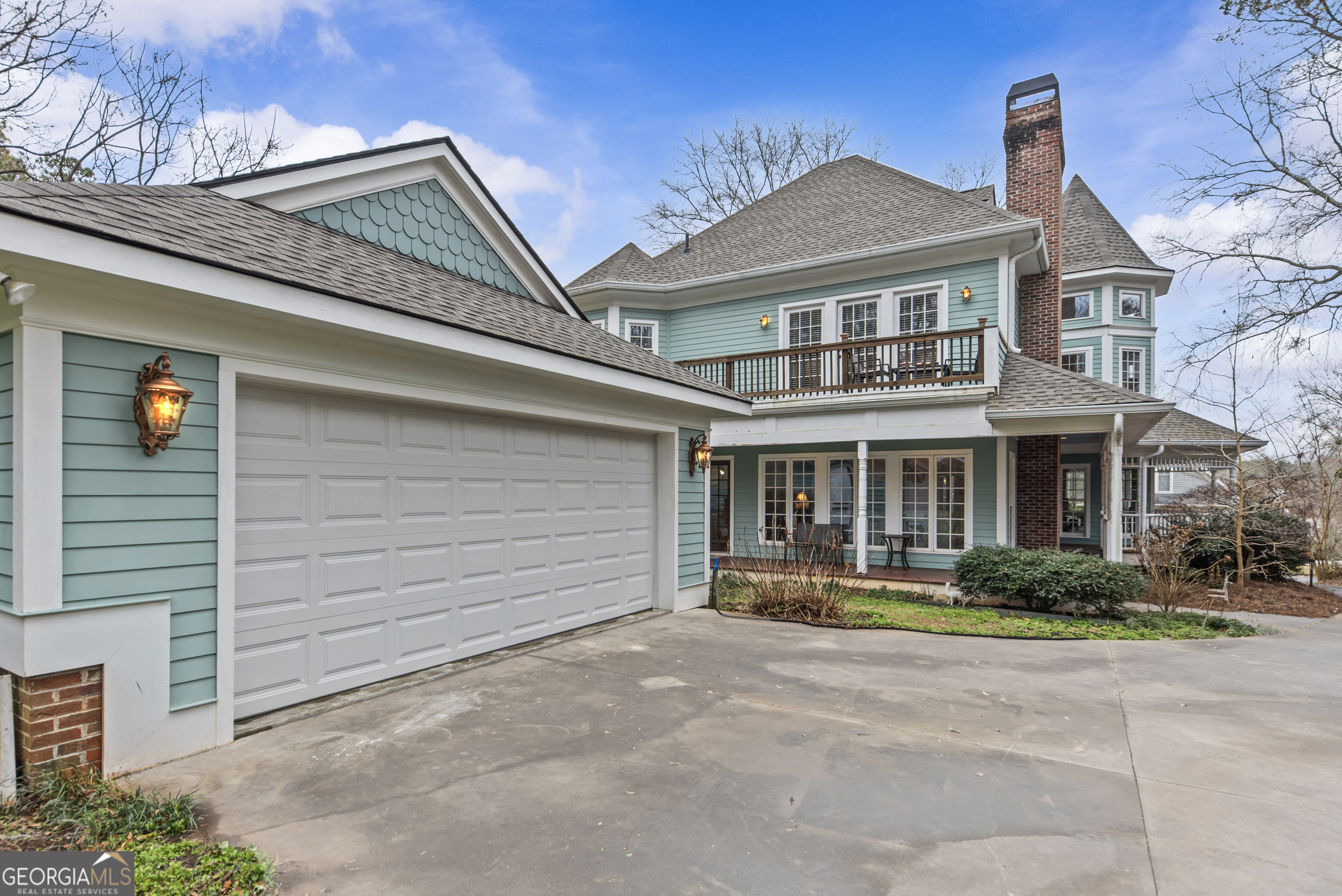 516 Hillside Road Madison, GA 30650 - Photo 23 of 27 a front view of a house with garden