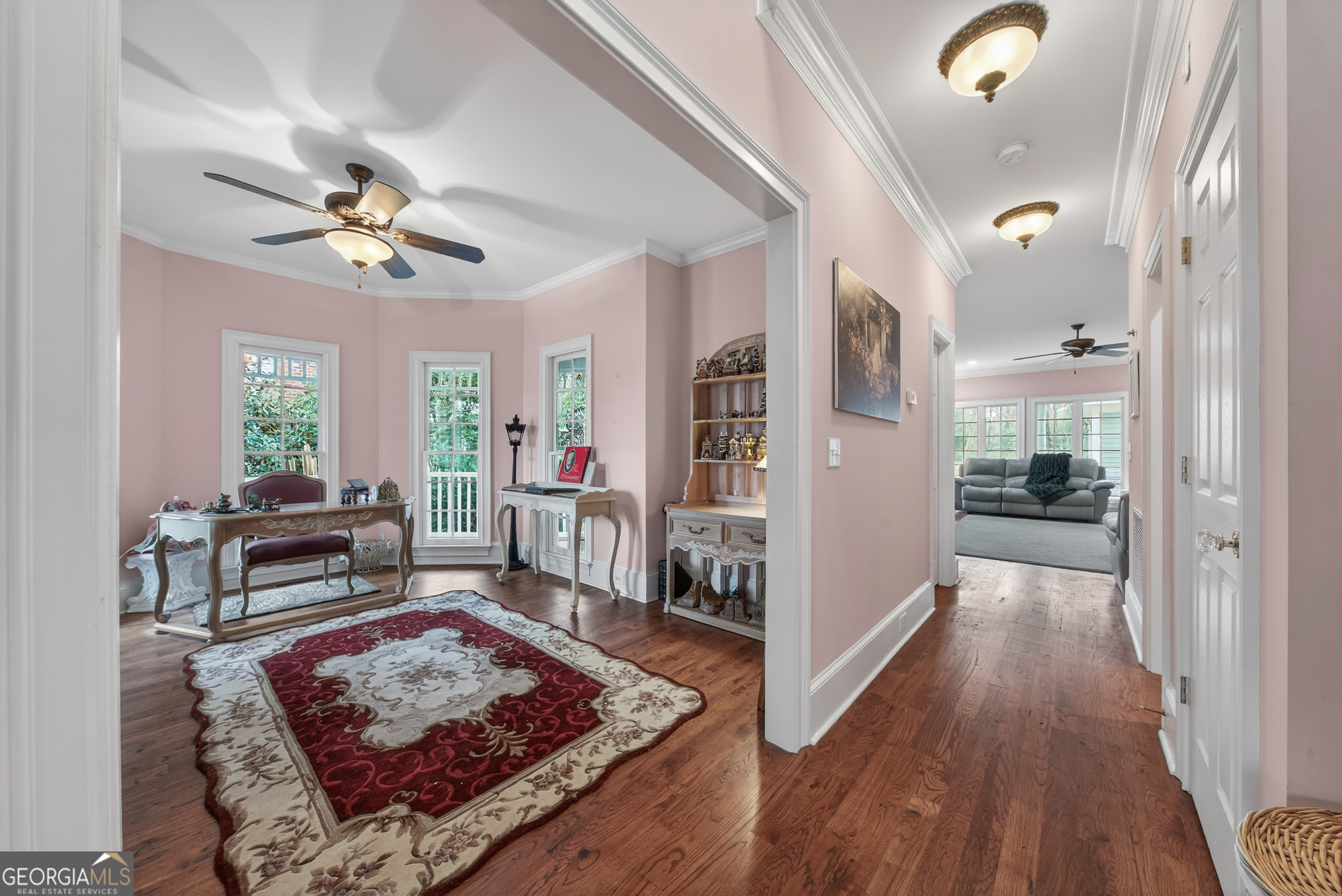 516 Hillside Road Madison, GA 30650 - Photo 5 of 27 a living room with furniture and a rug