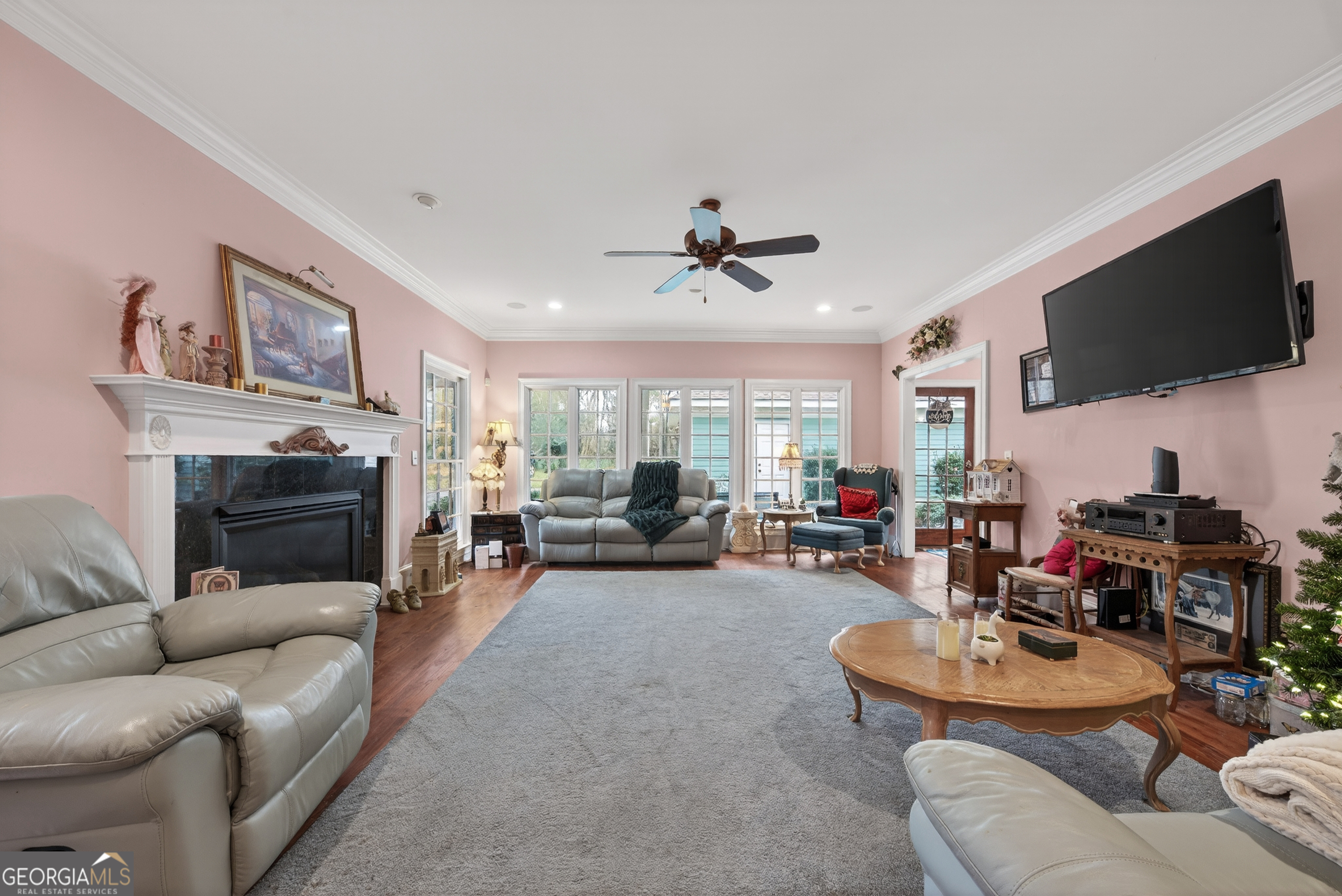 516 Hillside Road Madison, GA 30650 - Photo 6 of 27 a living room with furniture and a flat screen tv