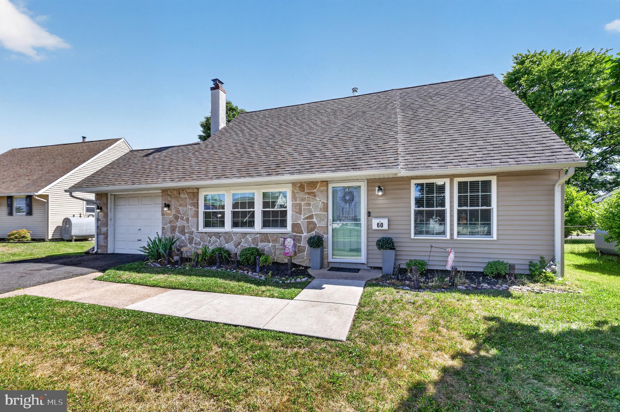 60 Pine Needle Road Levittown, PA 19056 - Photo 2 of 30
