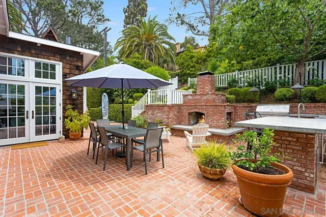 a view of a patio with furniture and plants