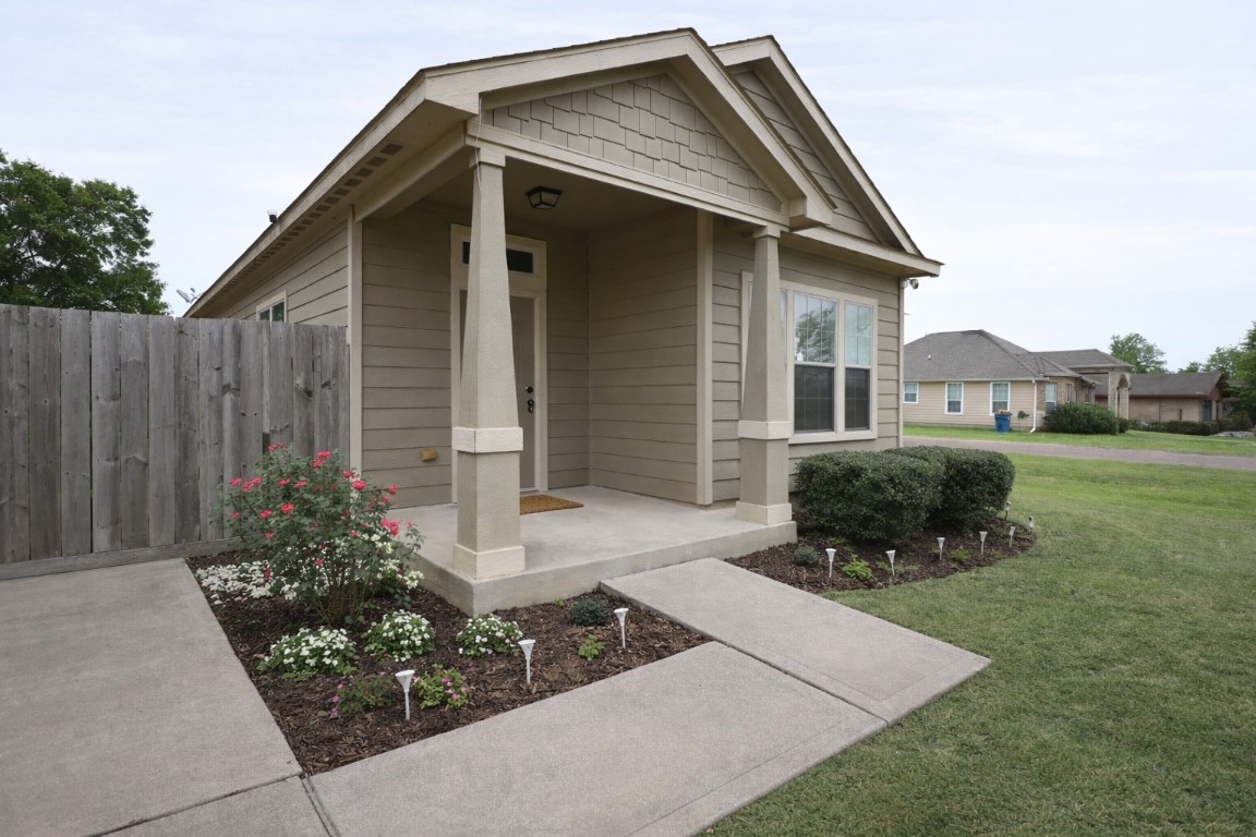 250 7th Street Hempstead, TX 77445 - Photo 2 of 26 a front view of a house with a yard