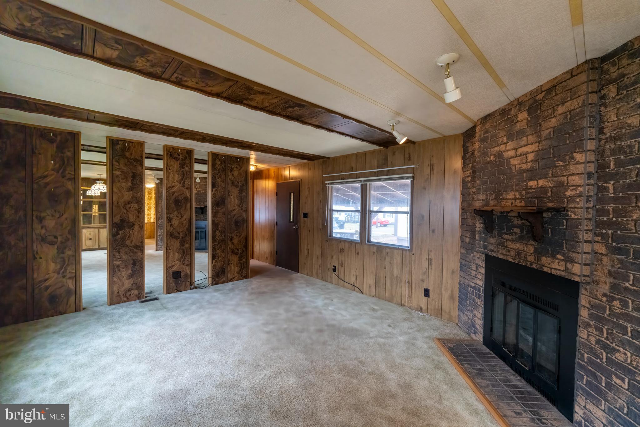 9 Oak Drive Spring City, PA 19475 - Photo 11 of 25 Spacious Living Room