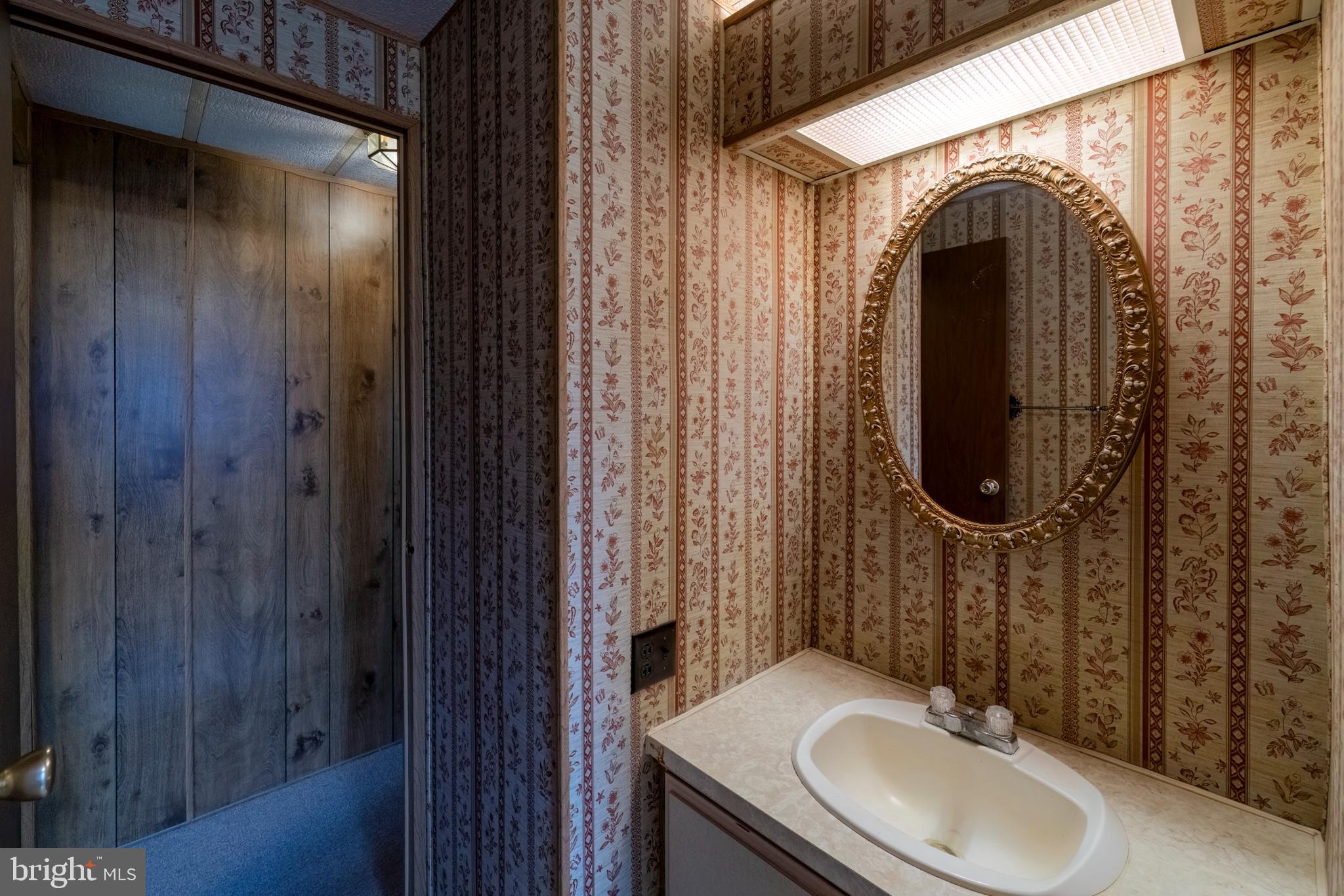 9 Oak Drive Spring City, PA 19475 - Photo 21 of 25 Hallway & Full 2nd Bathroom