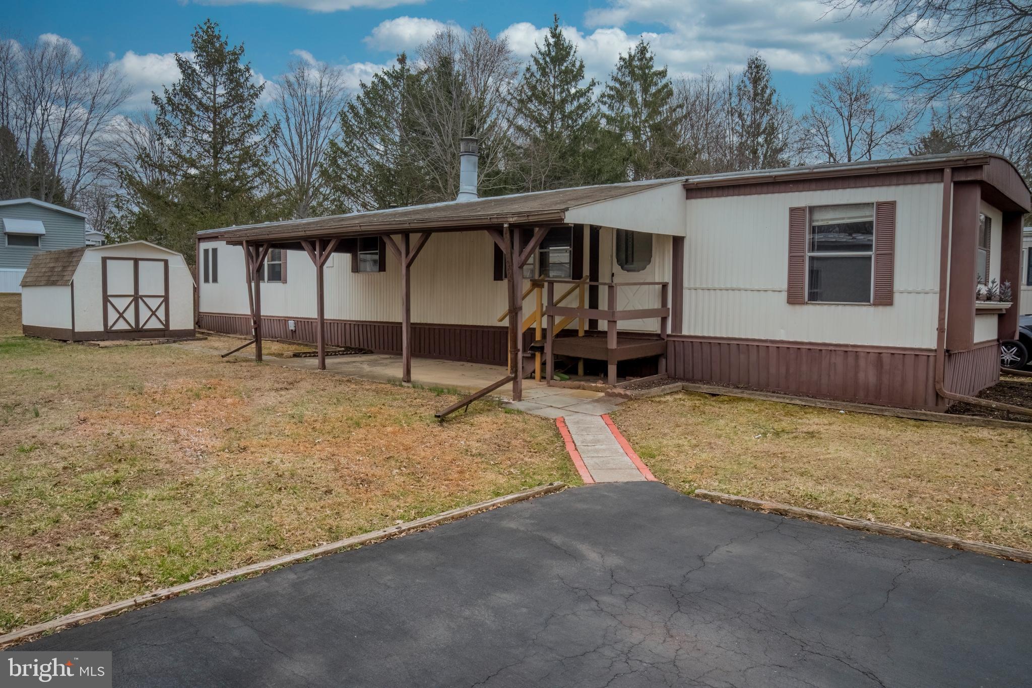 9 Oak Drive Spring City, PA 19475 - Photo 4 of 25 Welcome to 9 Oak Dr!